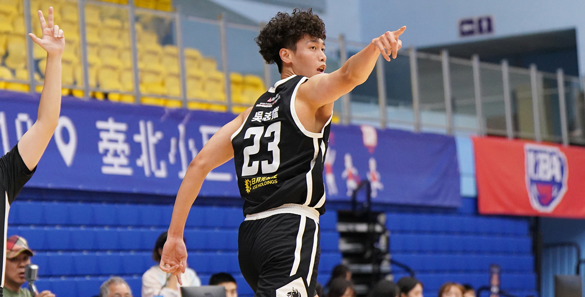 政治大學吳志鍇命中4記外線拿下20分7籃板。攝/大專體總 (另開新視窗)