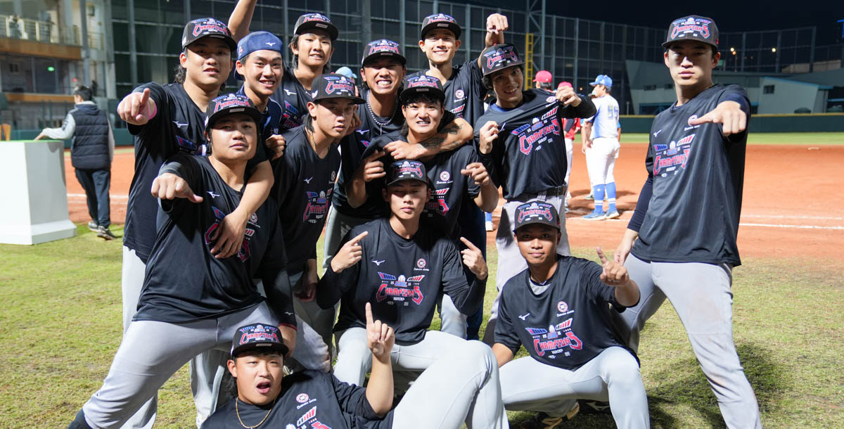 賽後北市大「大四幫」集合，合照共創美好回憶。 攝/陳佑嘉