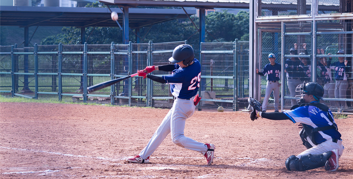 臺大藍正祐敲出關鍵超前三壘安打，助球隊逆轉收下勝利。攝/周依柔

