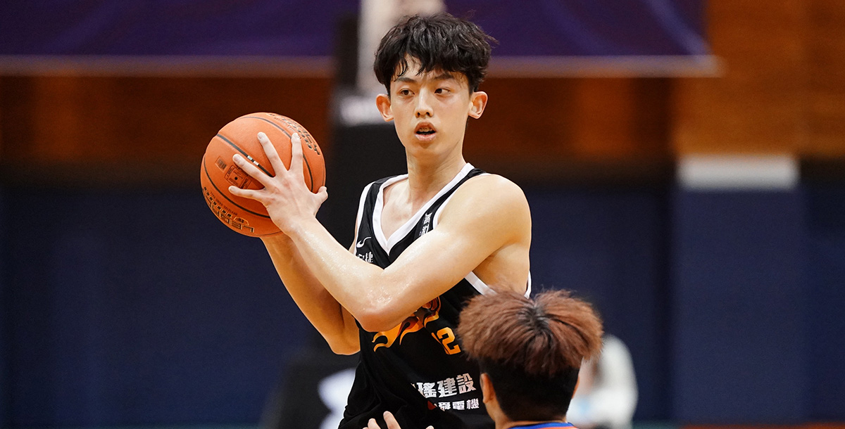 黎明戴辰諺17分12籃板。攝/大專體總