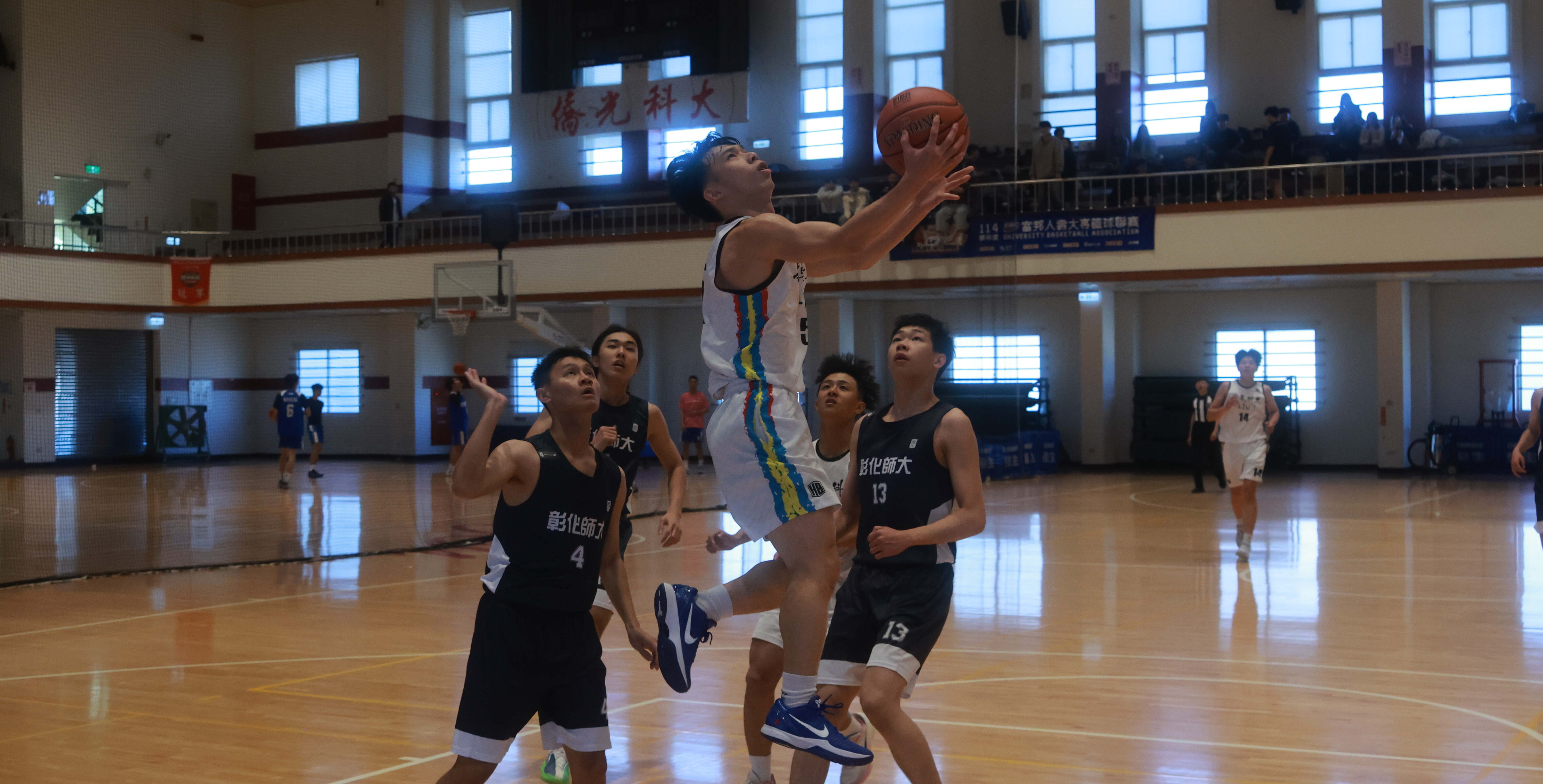 嶺東洪升昌奪下全場最高30分。攝／邱治霖 (另開新視窗)