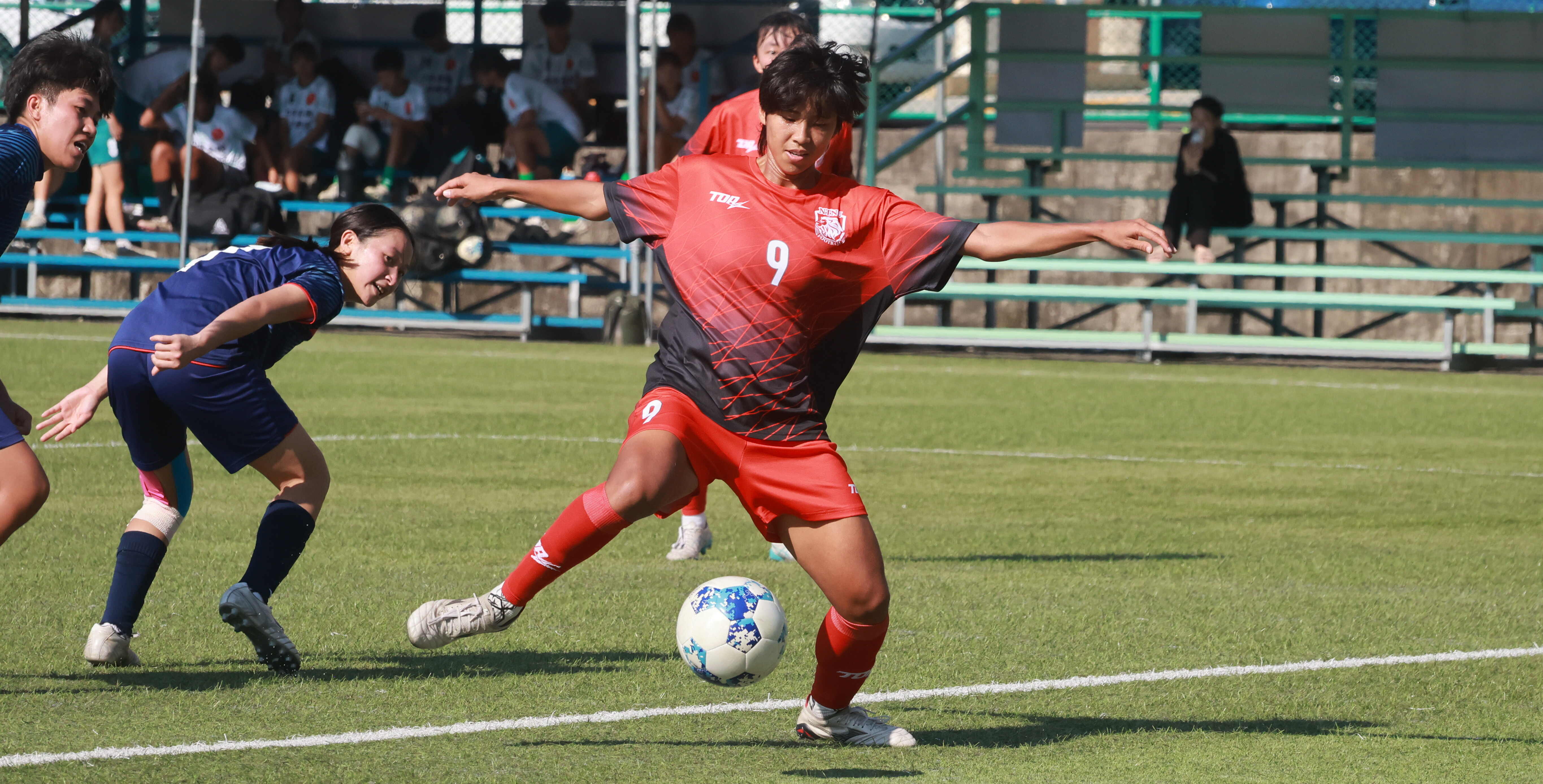 臺師普馨慧單場兩顆進球，是球隊的致勝功臣(頭條圖) 。攝/邱治霖