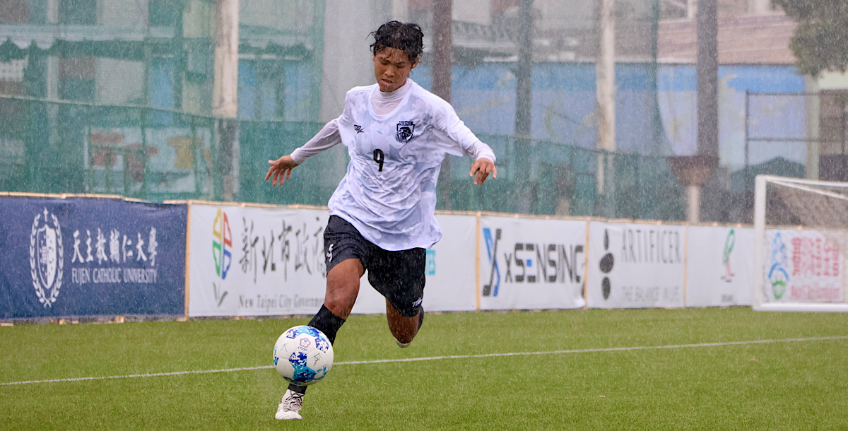 臺師大普馨慧不畏雨勢積極進攻。攝/陳品儒
