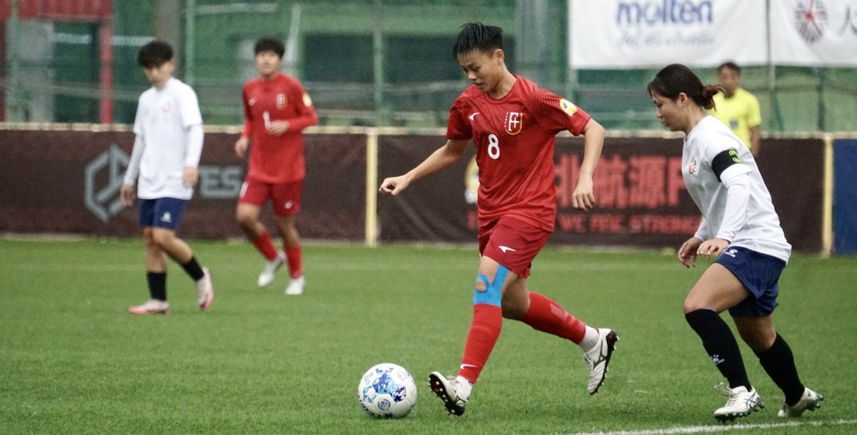 輔大李翊汶（紅）今日為球隊先馳得點。攝/蔡佑涵