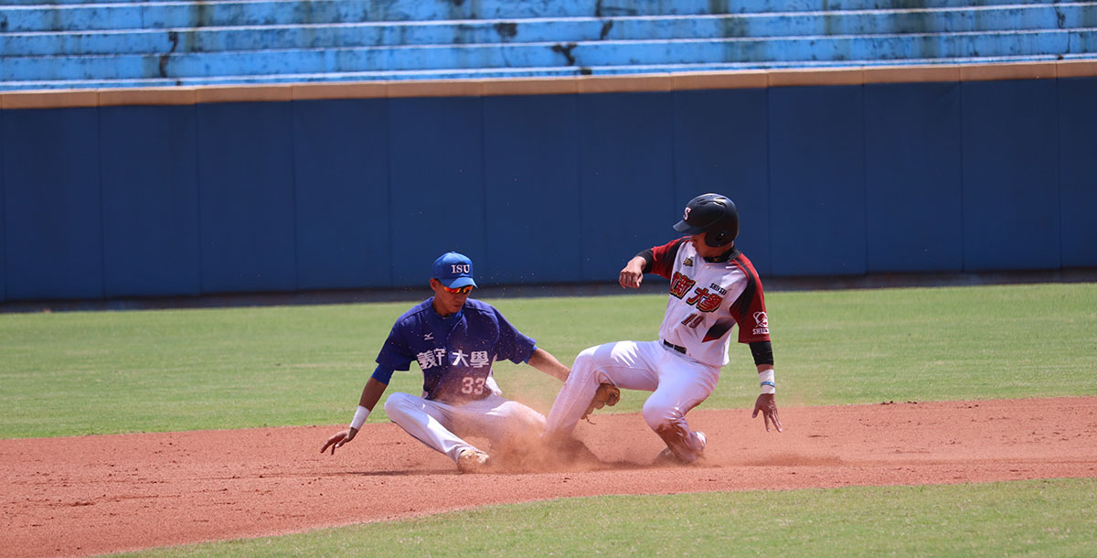 世新全力拚戰，以6:1奪勝，但無緣晉級四強，而義守以三勝一敗分組第一晉級四強。攝/李偉廷