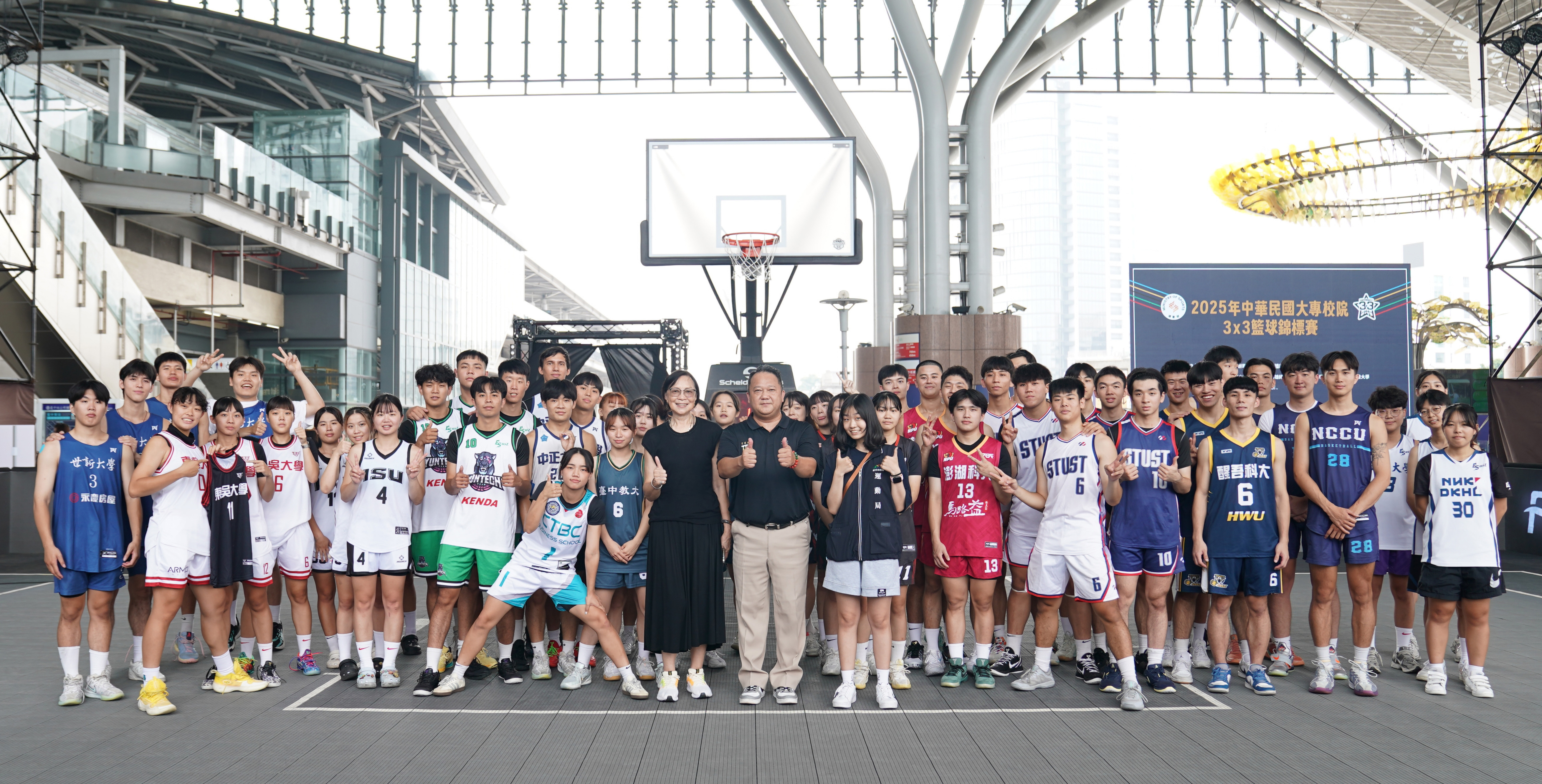 各地強權齊聚臺中火車站拼搏冠軍金盃。攝/大專體總 