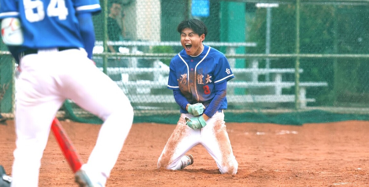 臺體陳奕帆揮出全壘打回本壘後非常振奮。攝/林巧晨