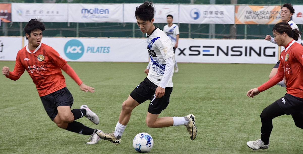 中興吳秉原（白）本季 UFA 八場已進 8 球。攝/蔡佩璇 (另開新視窗)