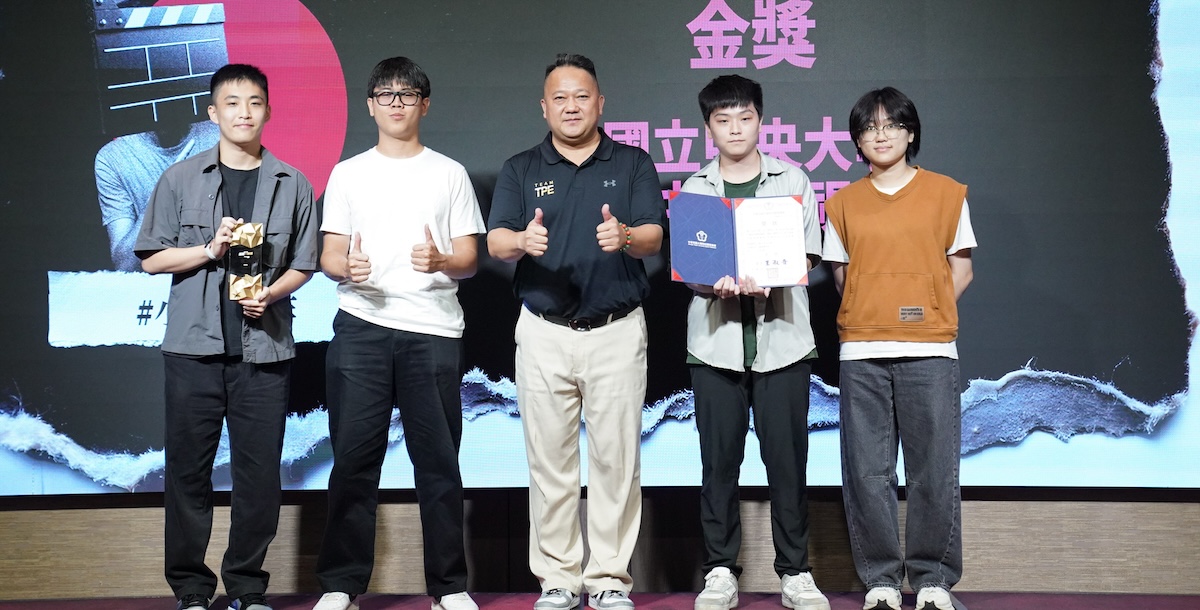 運動廣告組金獎中央大學林承叡(左一)。攝/大專體總